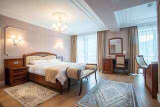 Отель Hotel Gabriela Вишеу-де-Сус Двухместный номер с двуспальной кроватью и дополнительной кроватью-3